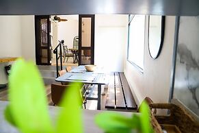 Pr Pvt Rm 5 Qn Bed Gated Comm Easy Parking