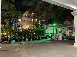 Nico's Hotel and Sky Bar