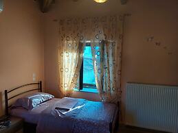 TO SPITI TOU PALIKARA