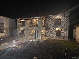 TO SPITI TOU PALIKARA