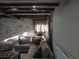 TO SPITI TOU PALIKARA