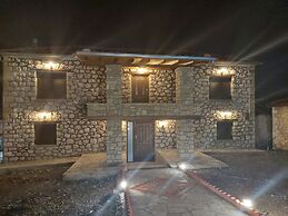 TO SPITI TOU PALIKARA