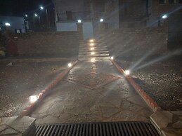 TO SPITI TOU PALIKARA