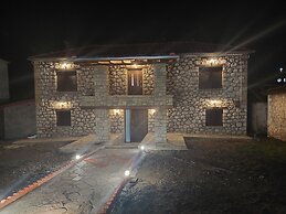 TO SPITI TOU PALIKARA