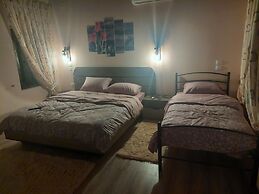 TO SPITI TOU PALIKARA