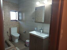 TO SPITI TOU PALIKARA