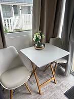 Stunning One Bed Modern & Contemporary Chalet