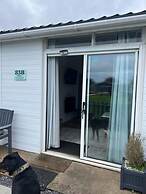 Stunning One Bed Modern & Contemporary Chalet