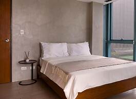 Luxury 2BR in Uptown Bgc, Free Pool use