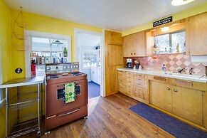 Newport Cabin on Diamond Lake w/ Private Boat Dock