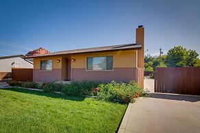 Pet-friendly Kanab Getaway w/ Patio & Grill!