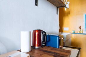 Peaceful 1BD Flat With Private Garden, Brighton!