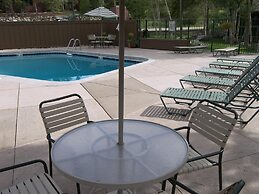 Wild Irishman 2 bed 2 bath Sleeps 9 WIBH