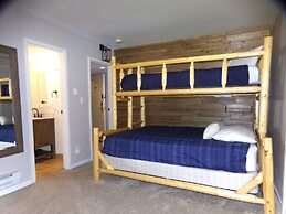 Wild Irishman 2 bed 2 bath Sleeps 9 WIBH