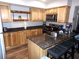 Wild Irishman 2 bed 2 bath Sleeps 9 WIBH