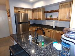 Wild Irishman 2 bed 2 bath Sleeps 9 WIBH