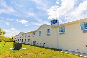 Cobblestone Inn & Suites - Winters