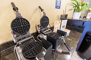 Cobblestone Inn & Suites - Winters