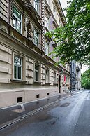 Syncret Apartment - LoftAffair