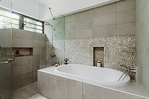 Peninsula Beach Villa