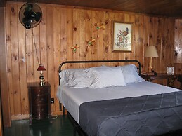 Mackinaw Timbers Cabins