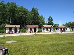Mackinaw Timbers Cabins