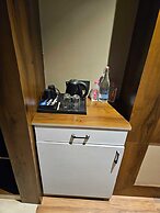 Four Leaf Hotel Akosha