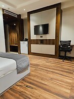 Four Leaf Hotel Akosha