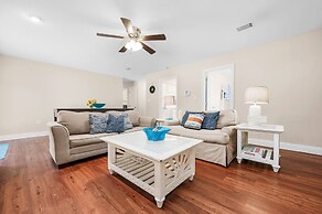 Niceville Dream Home Sleeps 13