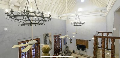 Luxury Large Apartment With Colonial Balcony