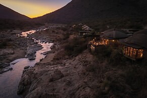 Madwaleni River Lodge - Babanango Game Reserve