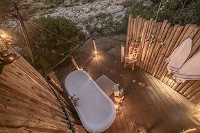 Madwaleni River Lodge - Babanango Game Reserve