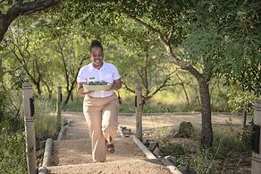 Madwaleni River Lodge - Babanango Game Reserve