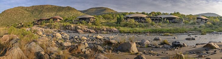 Madwaleni River Lodge - Babanango Game Reserve