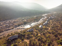 Madwaleni River Lodge - Babanango Game Reserve
