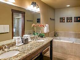 Grand Lodge at Peak 7 - 3 Bedroom Residence - Pool, Hot Tubs, Game Roo