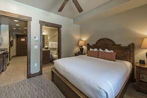 Grand Lodge at Peak 7 - 3 Bedroom Residence - Pool, Hot Tubs, Game Roo