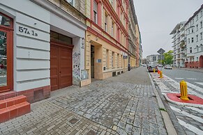 Studio z Antresolą by Renters