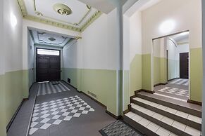 Studio z Antresolą by Renters