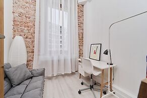 Studio z Antresolą by Renters