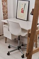 Studio z Antresolą by Renters