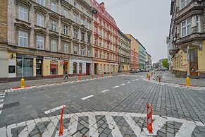 Studio z Antresolą by Renters