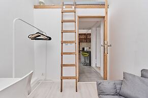 Studio z Antresolą by Renters