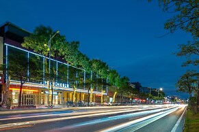 Poltton International Hotel