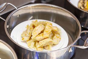 Poltton International Hotel