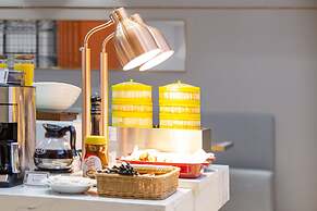 Poltton International Hotel