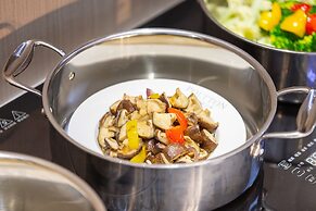 Poltton International Hotel