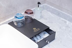 Poltton International Hotel