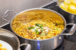 Poltton International Hotel