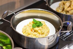 Poltton International Hotel